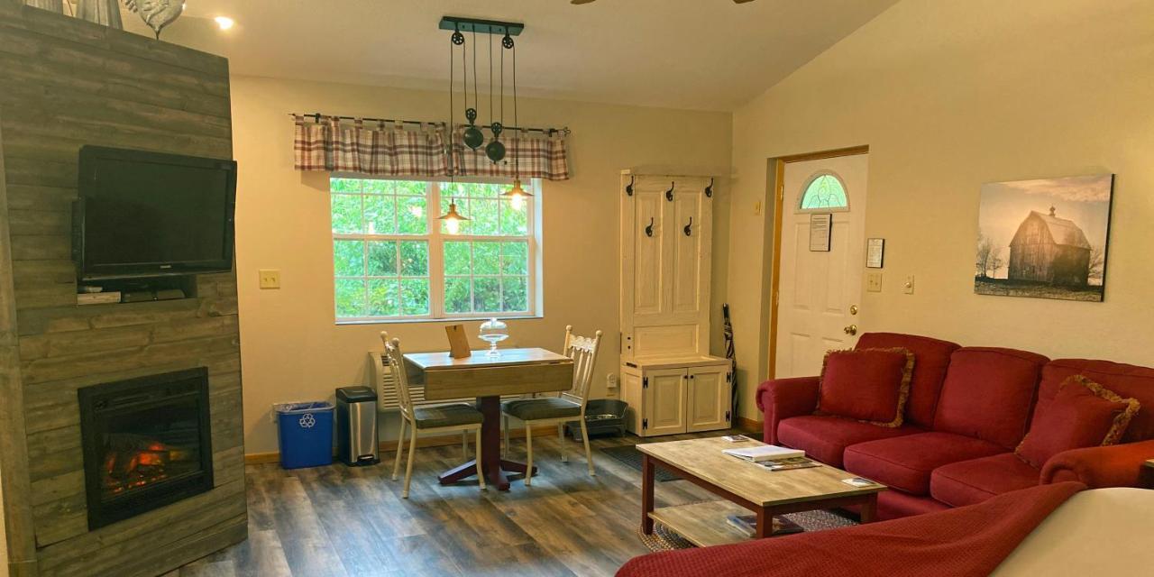 Hawk Valley Retreat & Cottages 갈레나 외부 사진