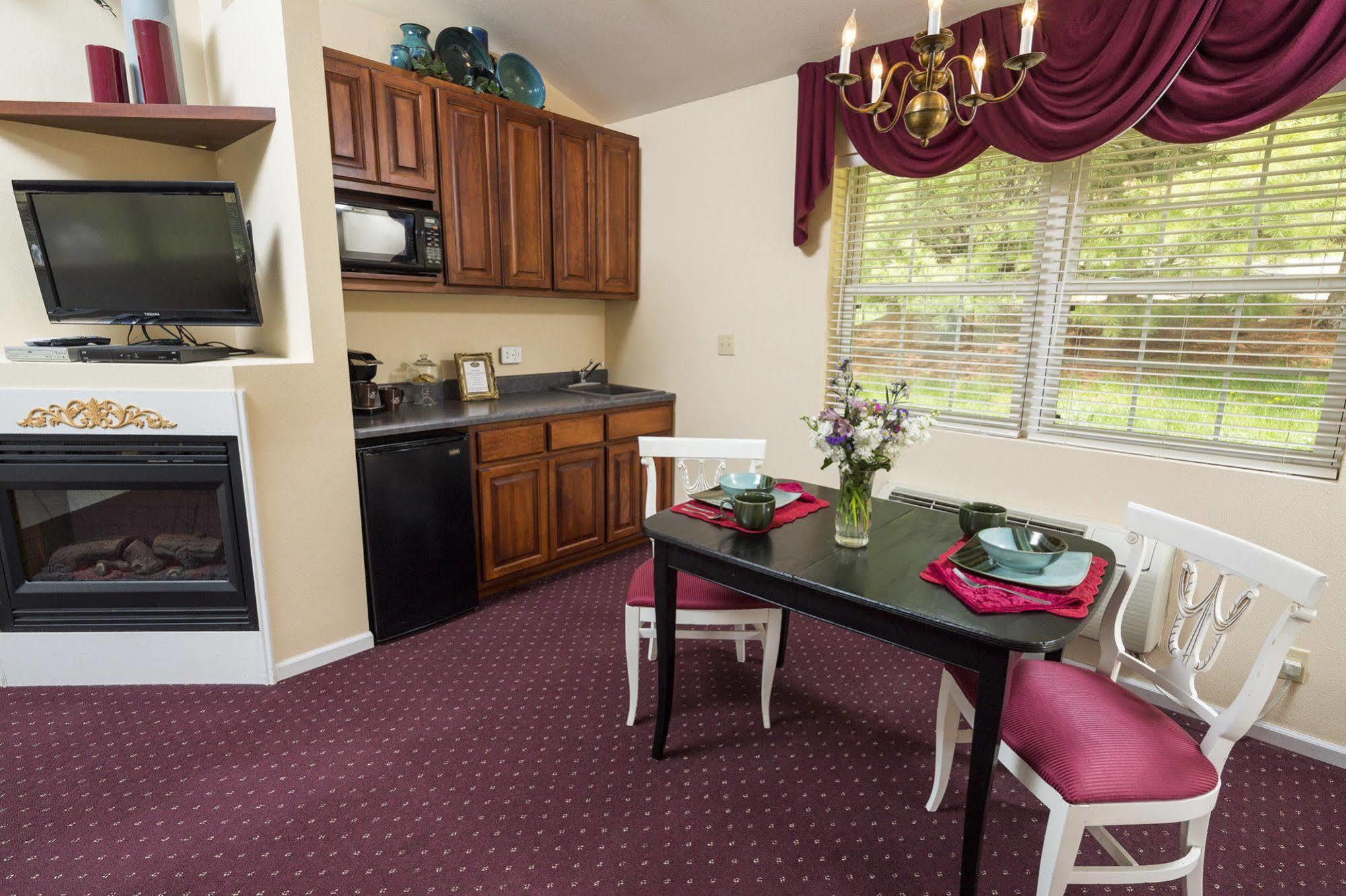 Hawk Valley Retreat & Cottages 갈레나 외부 사진