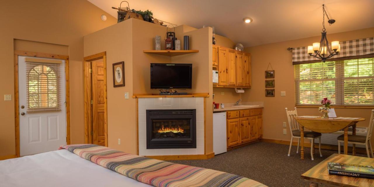 Hawk Valley Retreat & Cottages 갈레나 외부 사진